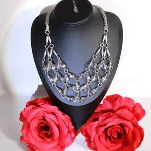 Vintage Simply VERA Wang silver tone gray teardrop crystal bib necklace.